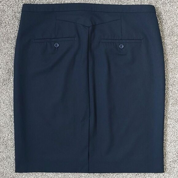 Like New Gap Size 6 Stretch Navy Pinstripe Pencil Skirt - Picture 3 of 7